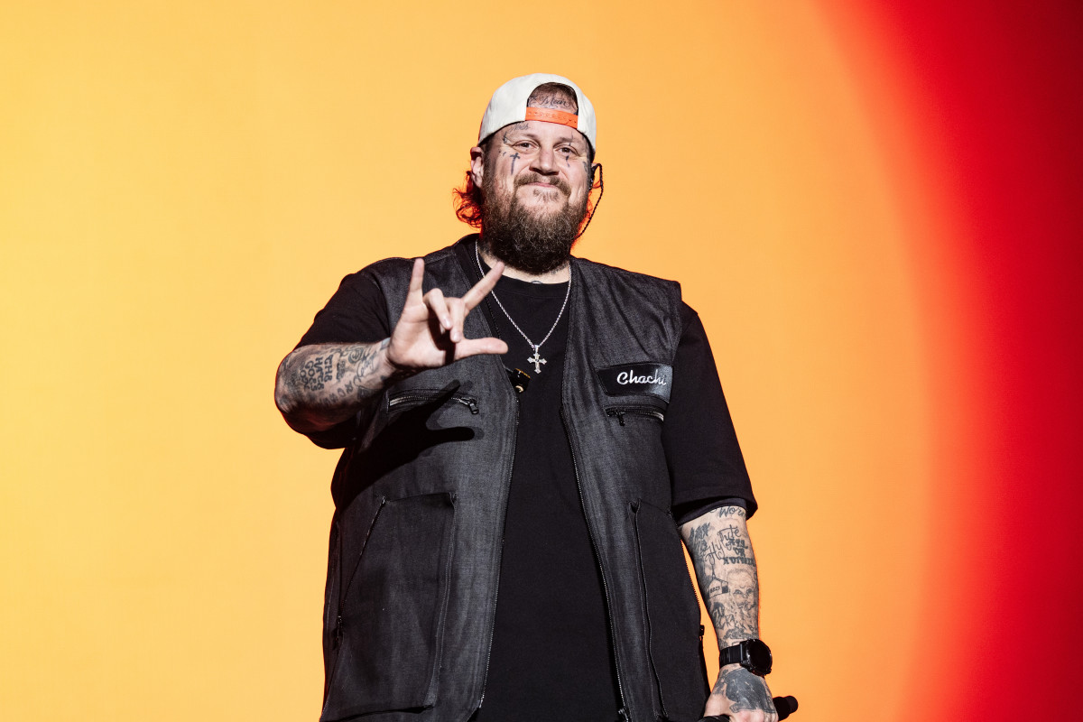 Jelly Roll Turns Heads With Message to Country Music Star