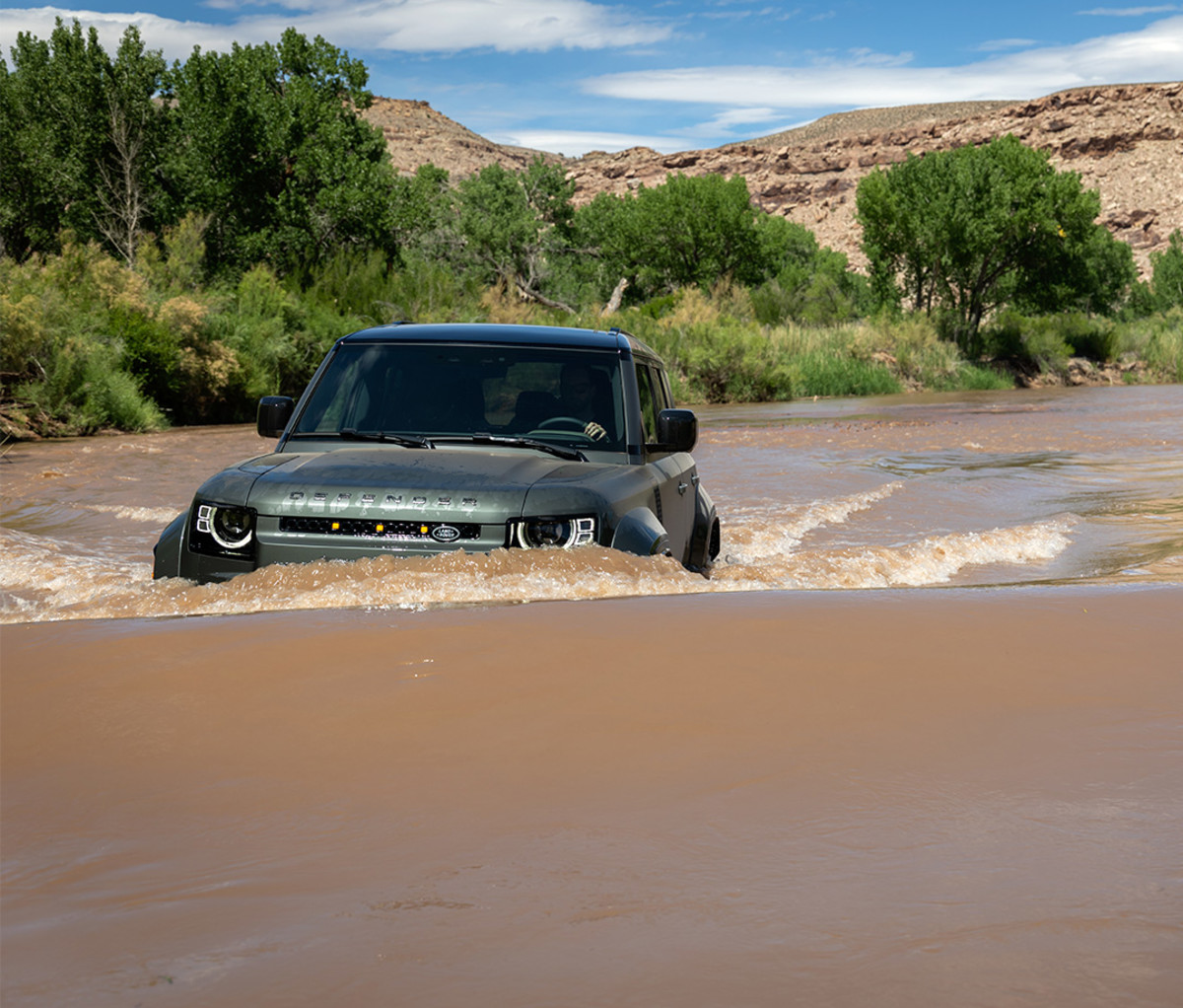 2026 Land Rover OCTA Defender SUV Review