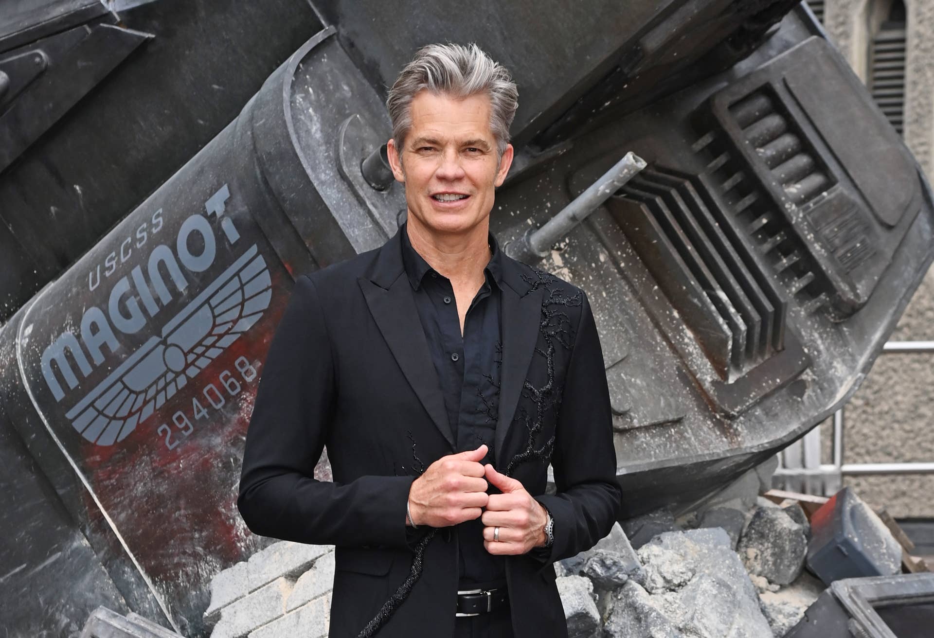 Alien Actor In Suit 60 Photos - Moonagedaydream.film