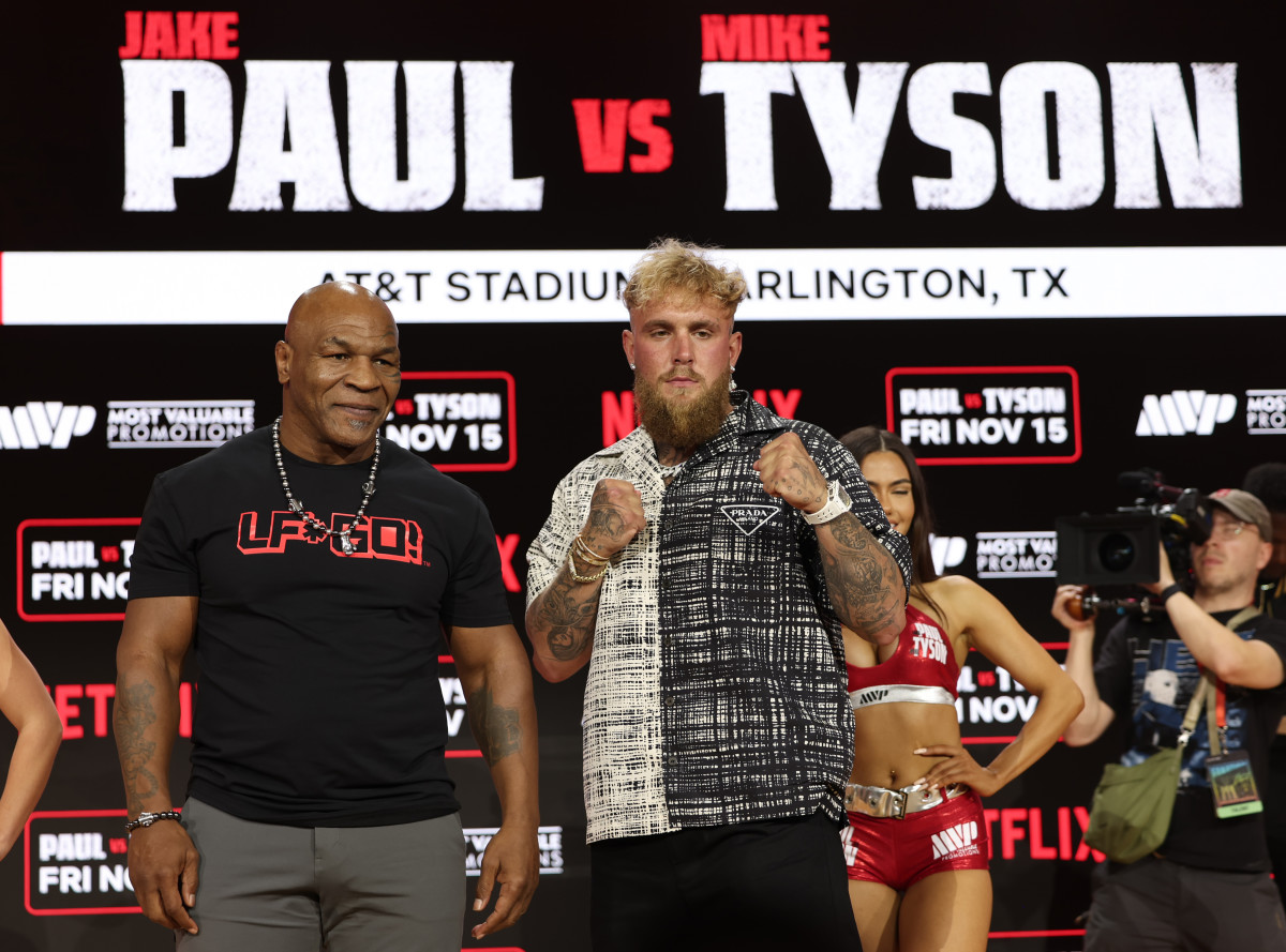 Boxing match between mike tyson and jake paul