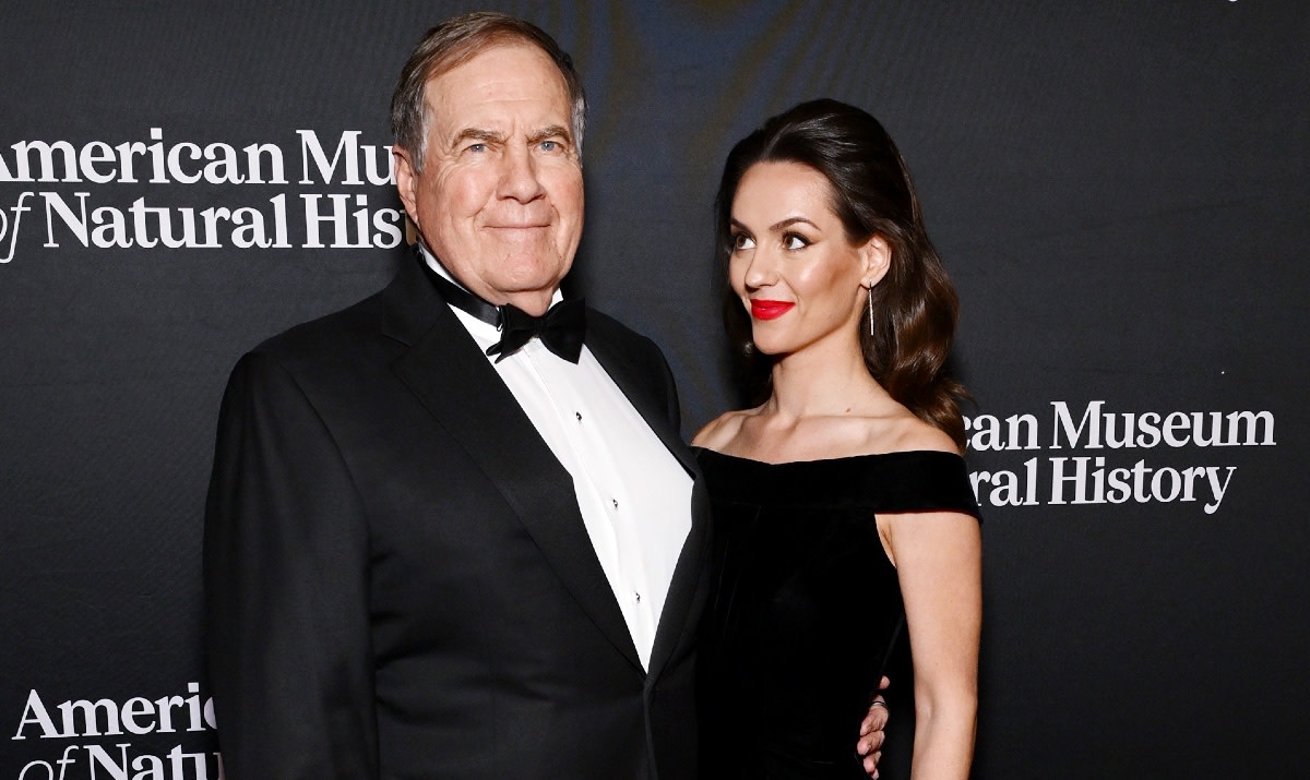 Bill Belichick's New Beach Photos With Girlfriend Turning Heads