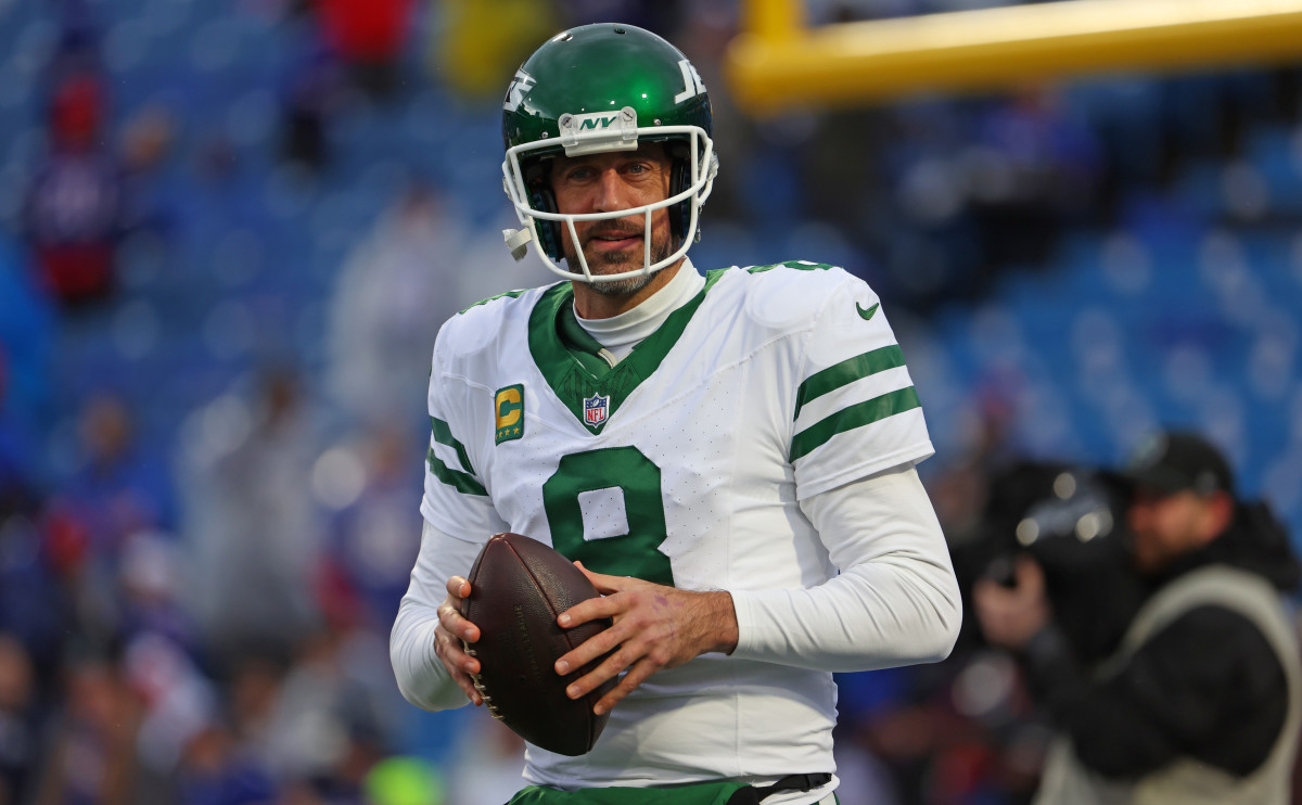 Aaron Rodgers Has Been Anonymously Sending Money to Aspiring Golfers