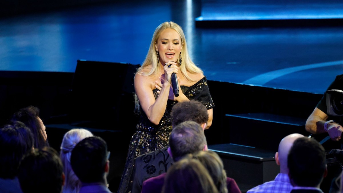 17 Years Later, Carrie Underwood Pays Tribute Randy Travis