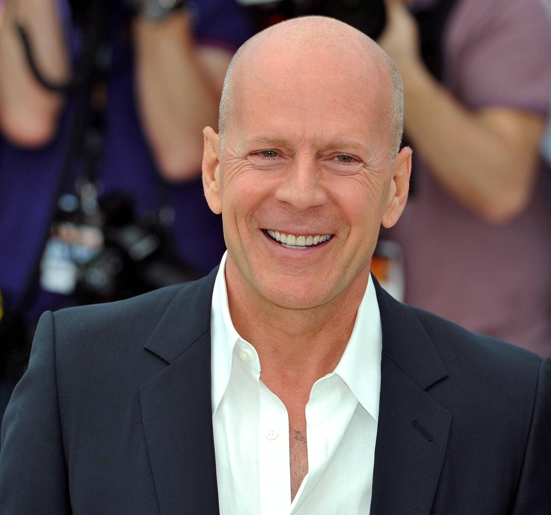 Vợ của Bruce Willis tiết lộ cách anh ấy vẫn tiếp tục diễn xuất trong khi chiến đấu với bệnh tật