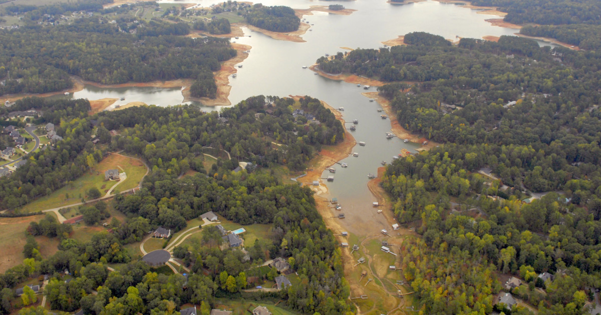 Man Dies After Jumping Into Infamous U.S. Lake Men's Journal(00)