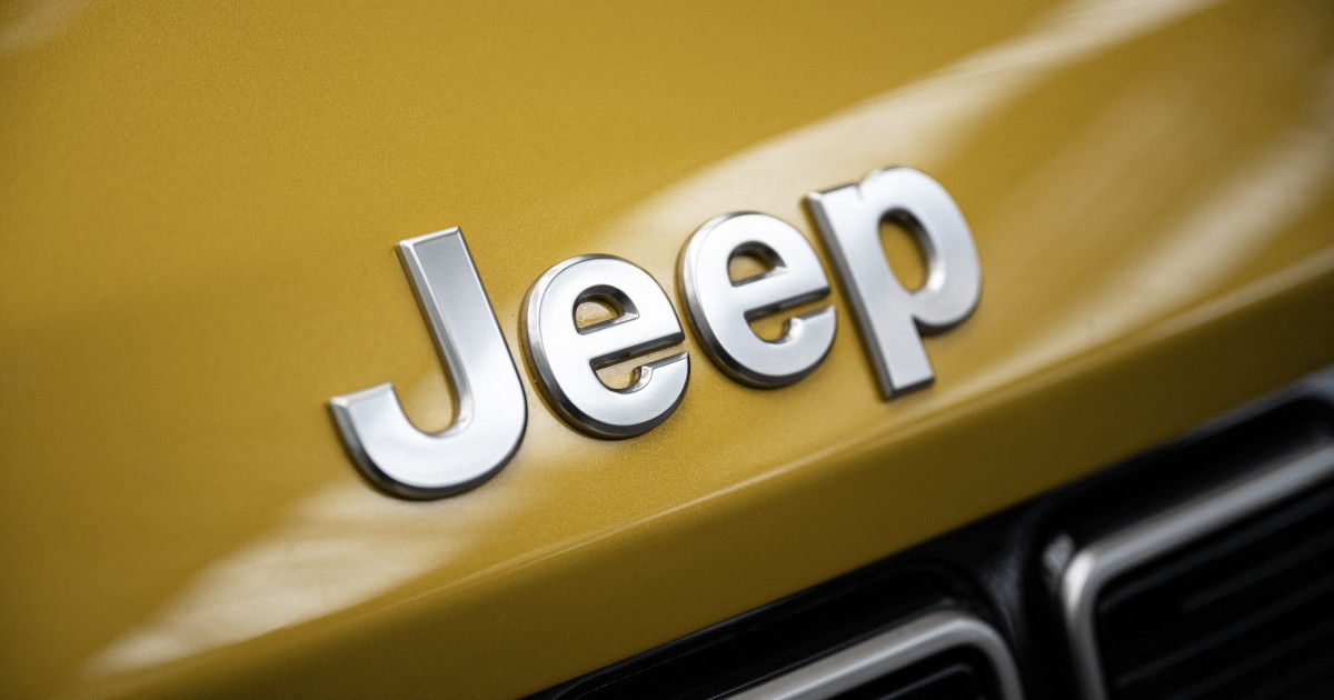Jeep, Chrysler, And Dodge Owners Are Getting Pop-Up Ads In Their Cars
