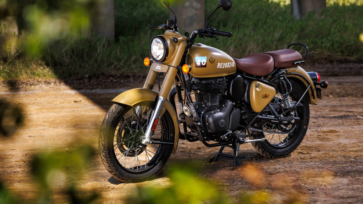 Review: Test Riding Royal Enfield Classic 350 | Men's Journal