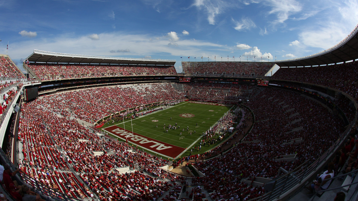 Woodrow Lowe, Alabama Legend and NFL Veteran, Passes Away at 71