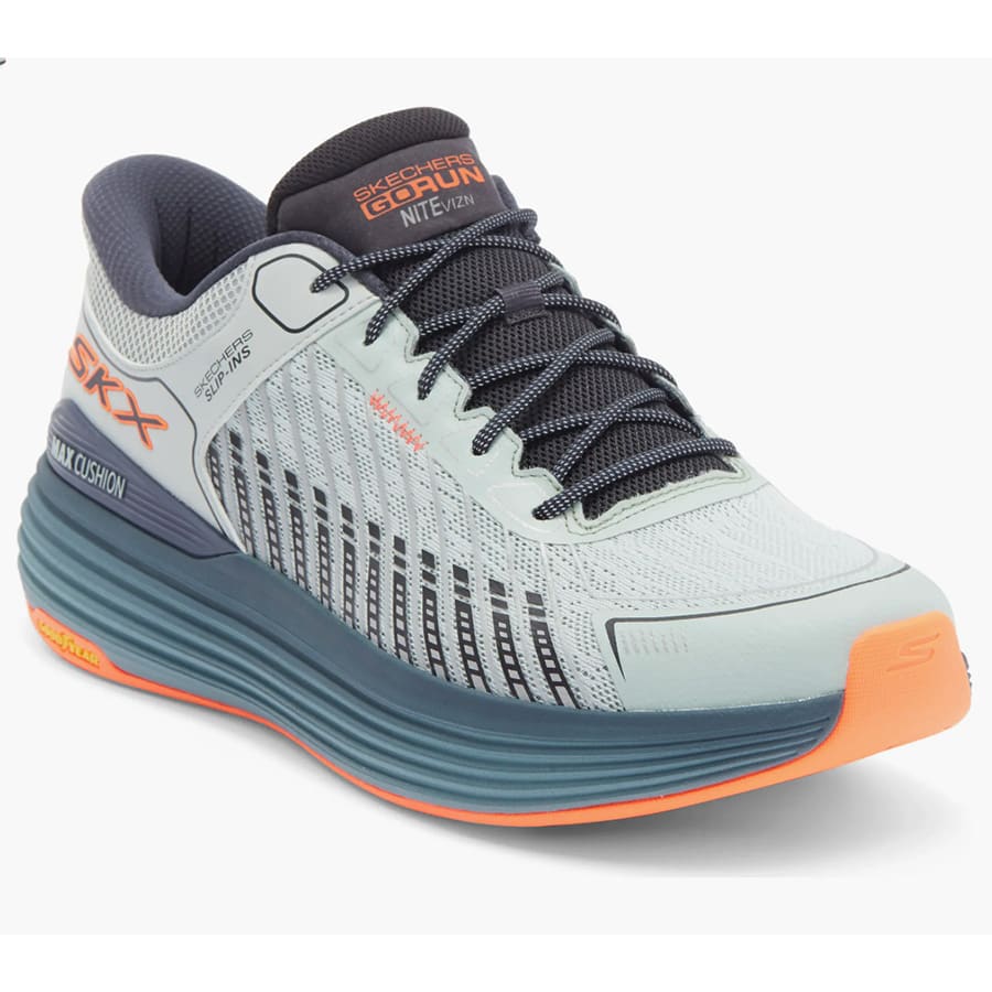 go run max cushion sneaker