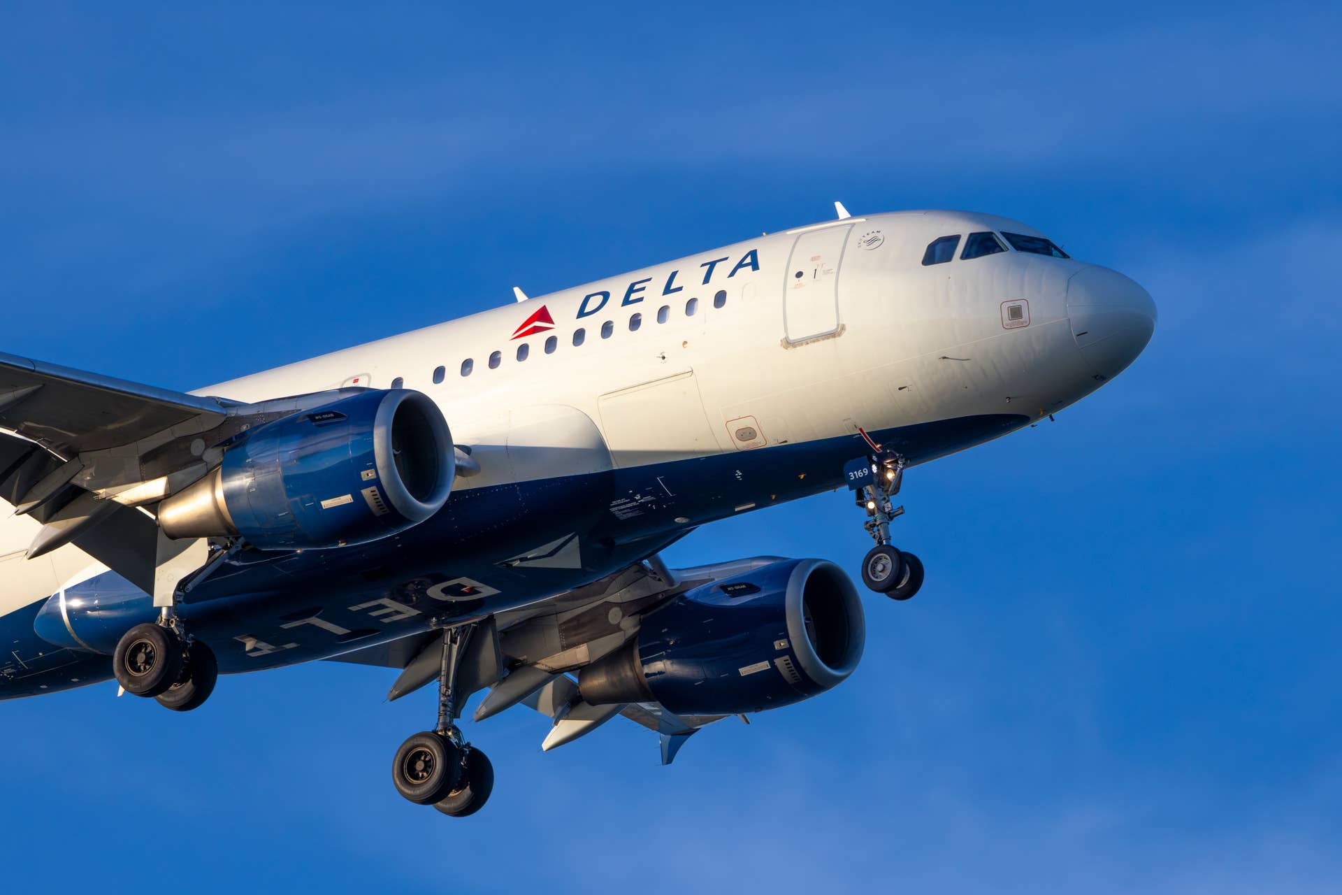 Travel Alert: Delta Air Lines Halts New York–Tel Aviv Route - Men's Journal