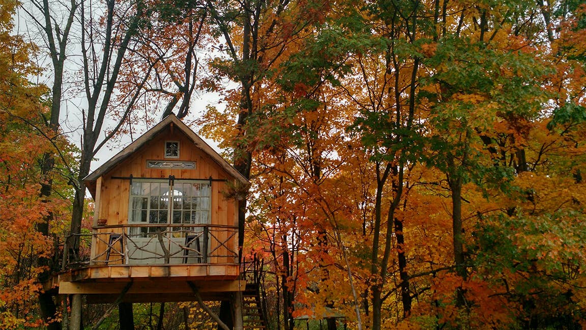 Autumn Travel: The Best Airbnbs for Viewing Fall Foliage - Men's Journal