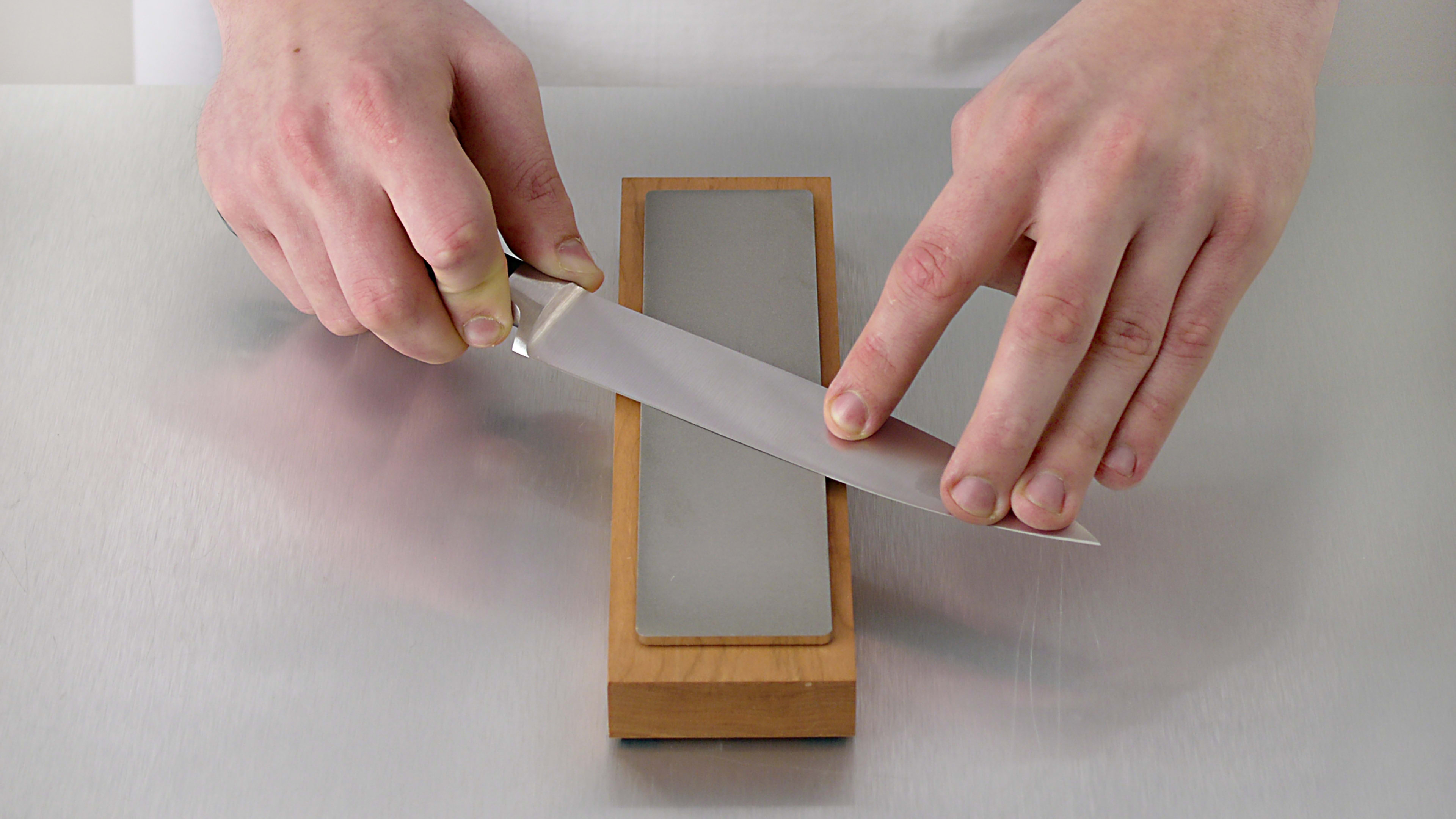 How to Use a Knife Sharpener: Expert Tips for Razor-Sharp Blades