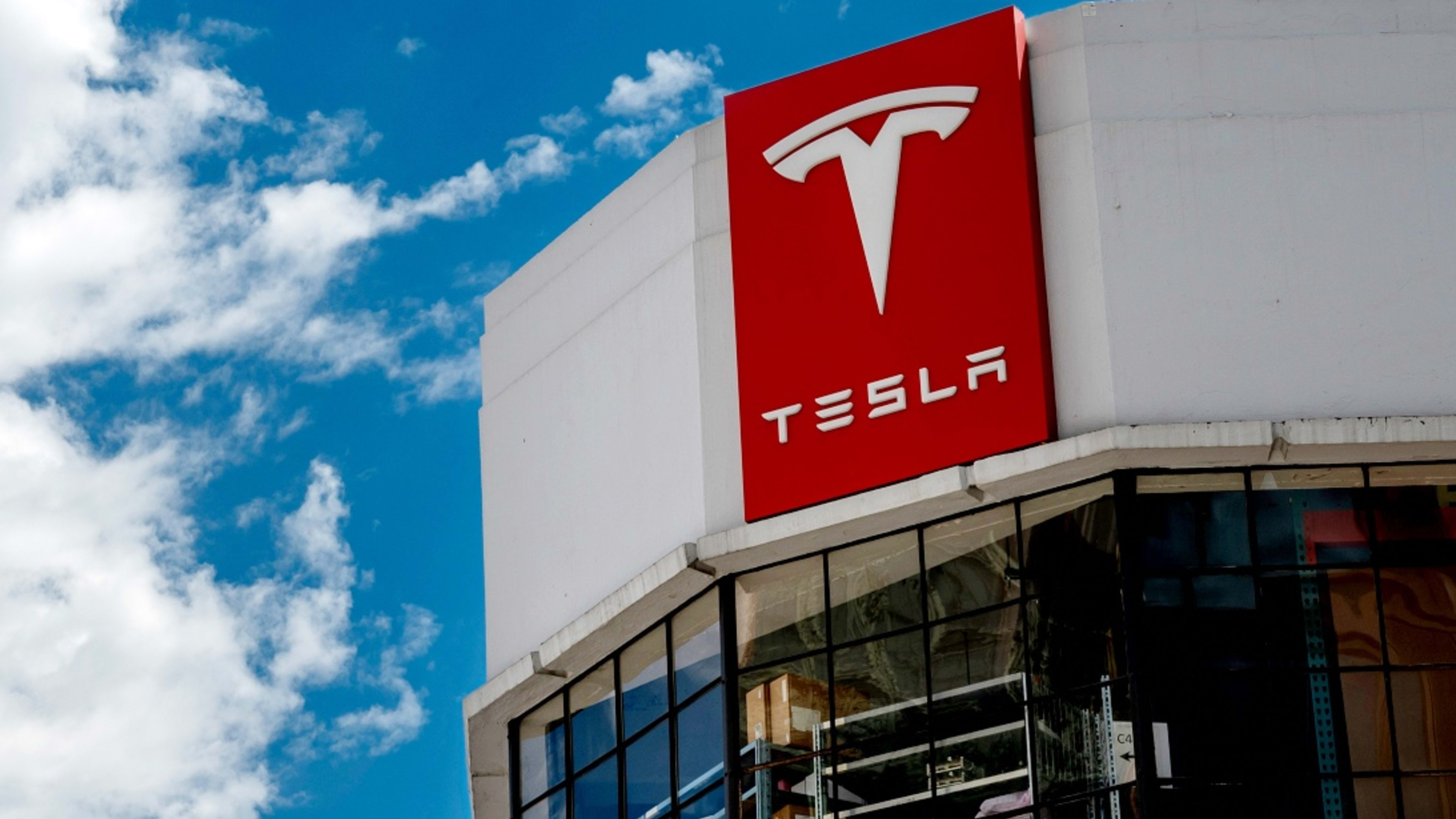 'Cybercab,' 'Robovan,' Optimus Robots Unveiled at Tesla Event - Men's ...