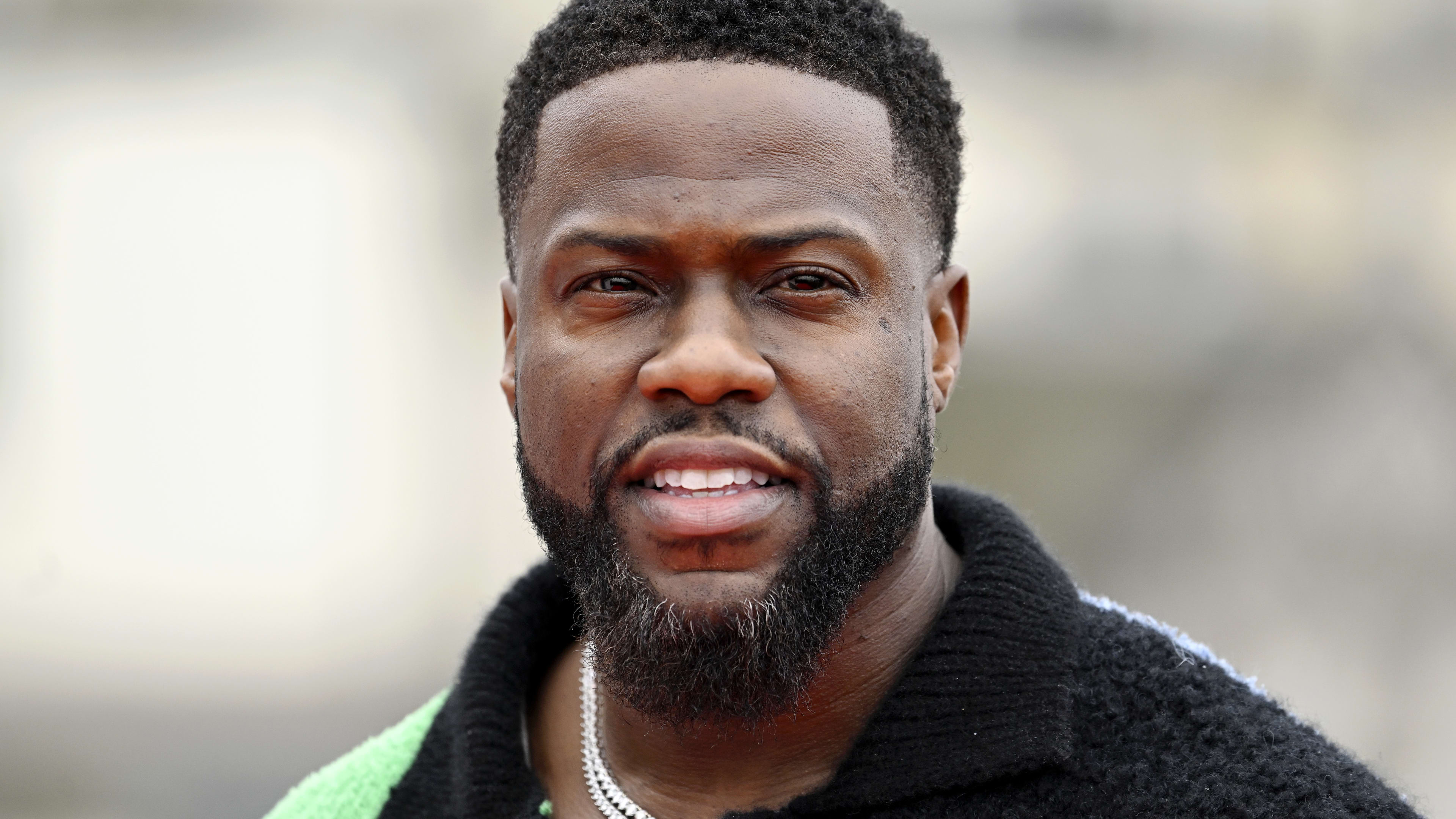 Kevin Hart Comes to Dave Chappelle's Defense Following Standup Special  Backlash - Men's Journal