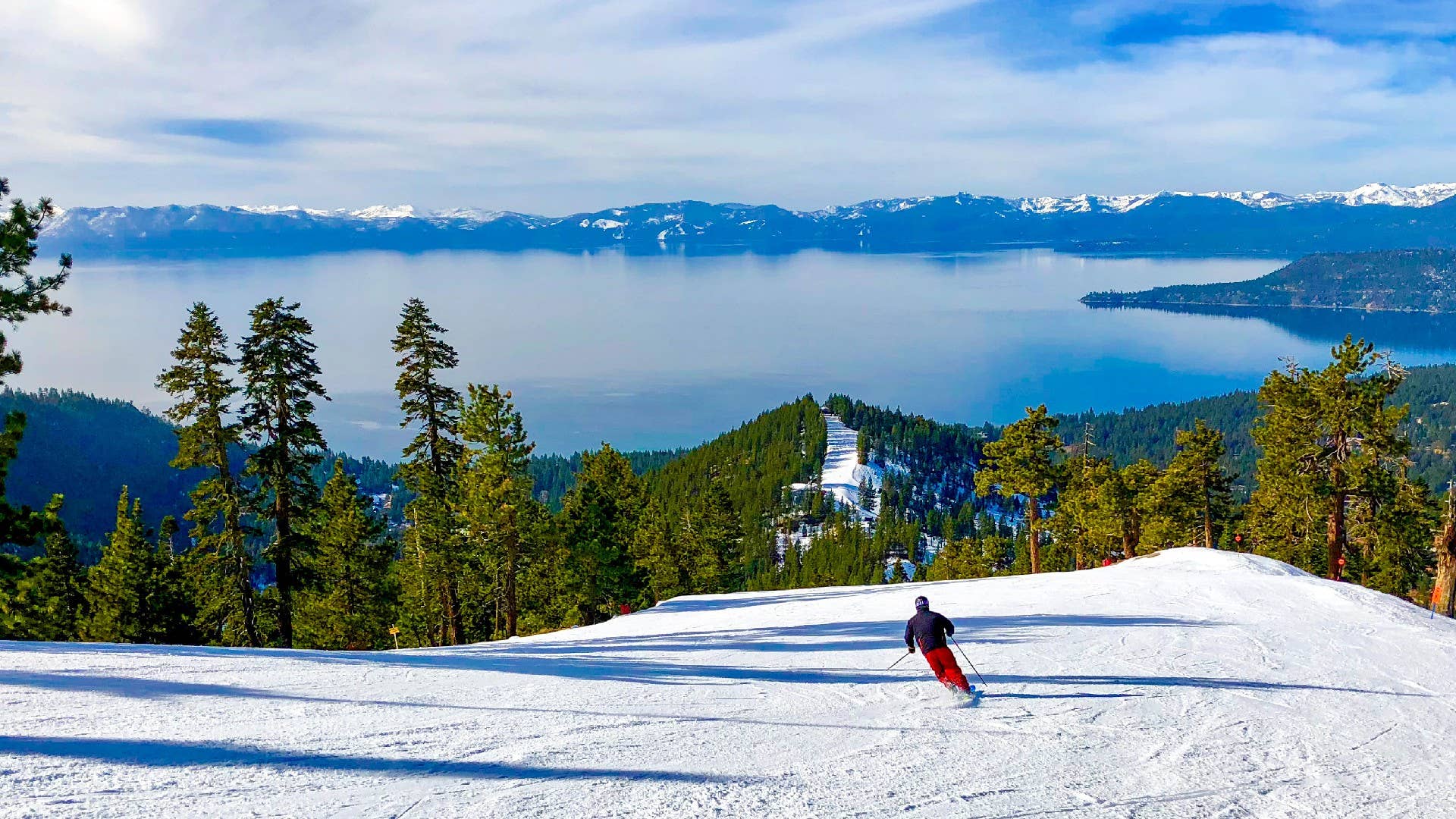 Lake Tahoe Souvenir Magnet – California Nevada Scenery, Skiing & Boating Design