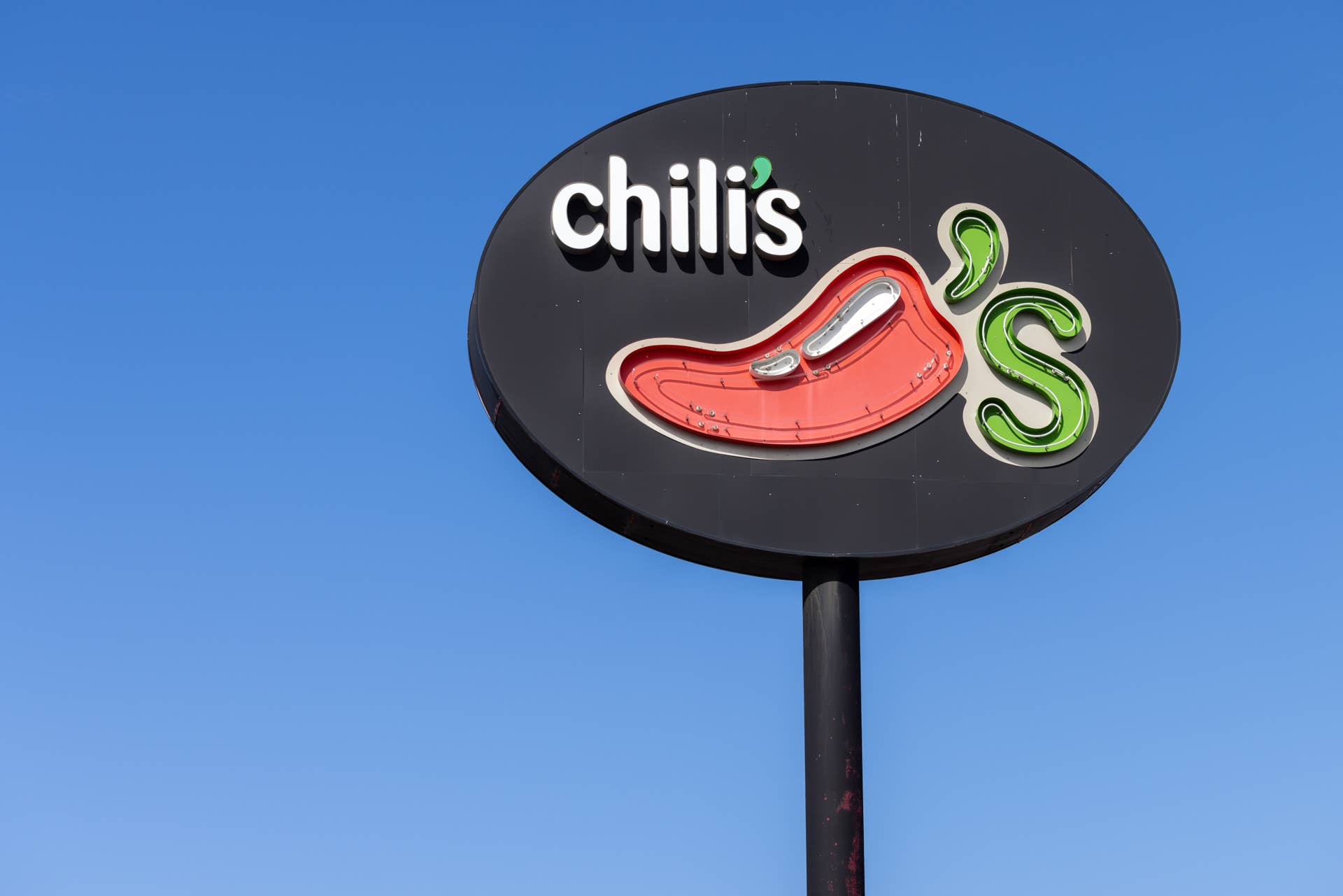 Popular Restaurant Serves Fan-Favorite Drink for Just $5 - Men's Journal