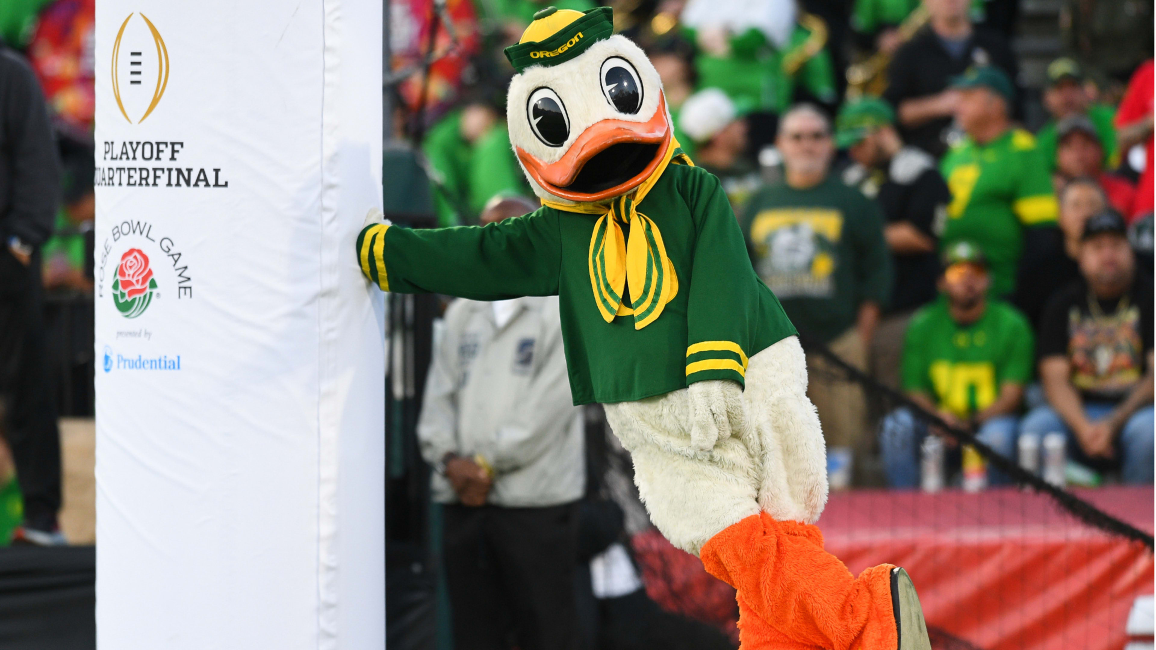 Live Duck Named Quacktavious Banned From Oregon's Stadium, image size:3840x2160