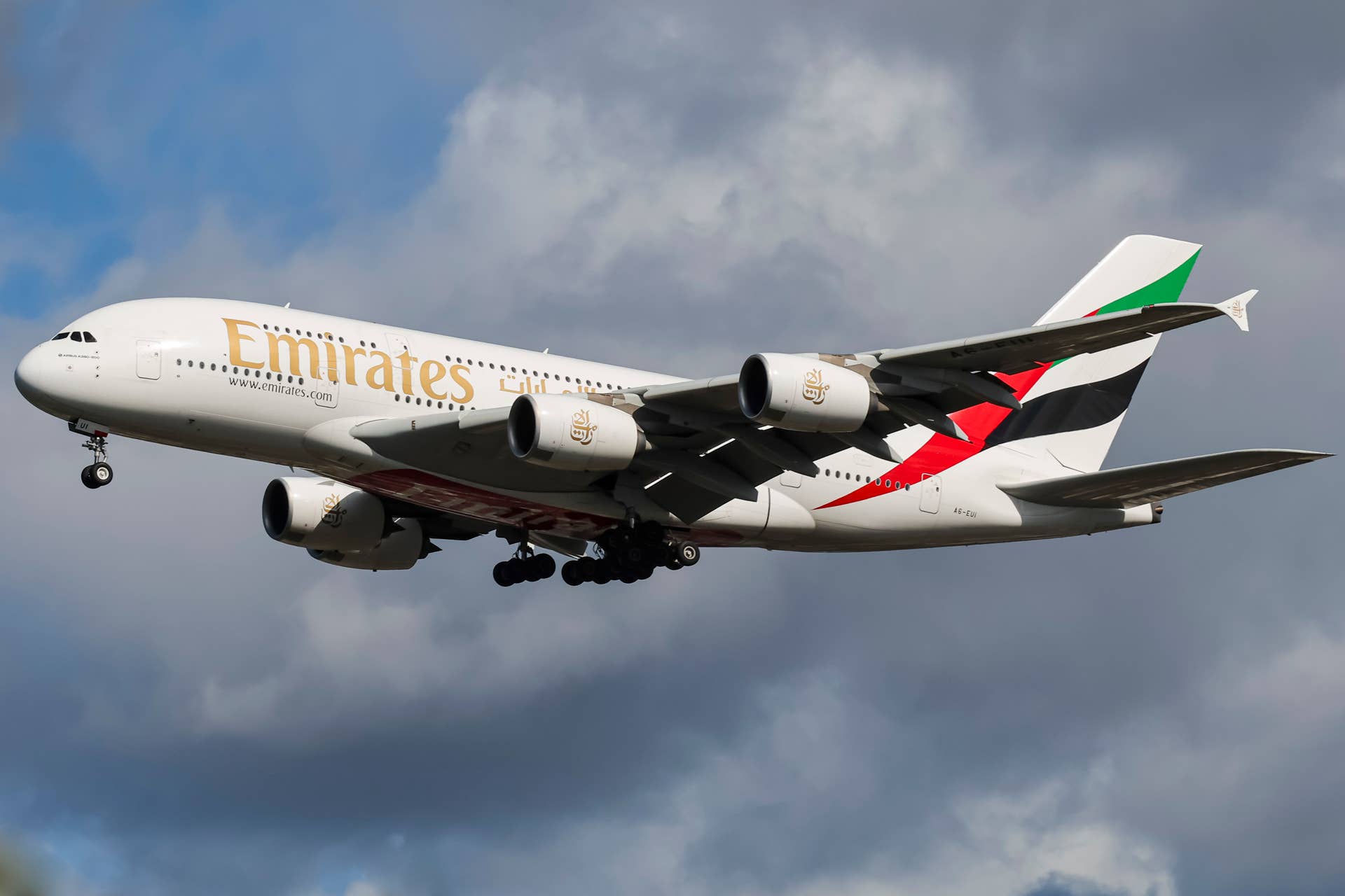 Emirates Bans Children Under 8 From First Class – But There’s a Catch ...