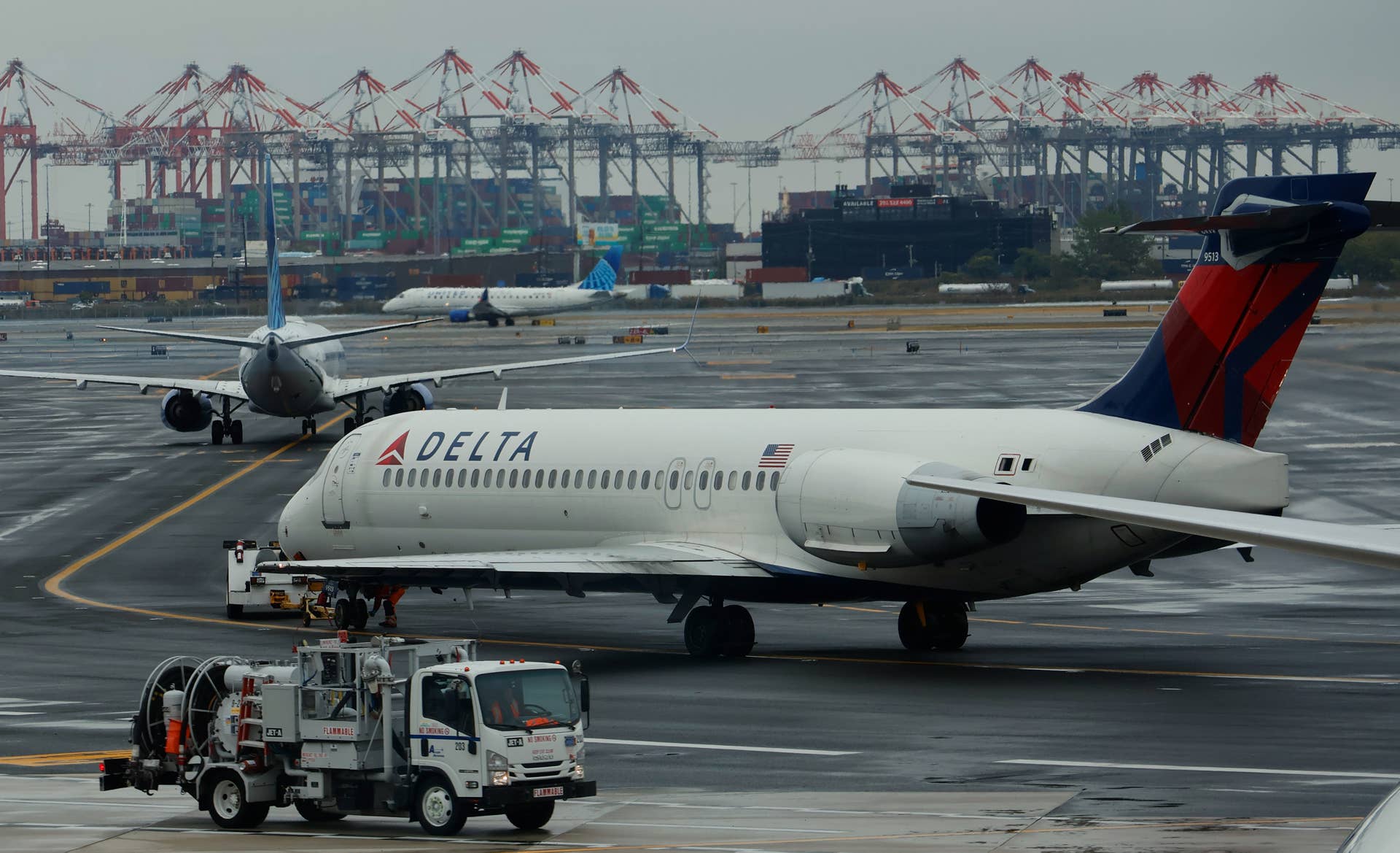 Stunning 'bring 'em On': Delta Wants United's Crown Over The Pacific, Too Wallpaper Illustration Stunning 'bring 'em On': Delta Wants United's Crown Over The Pacific, Too Wallpaper Illustration