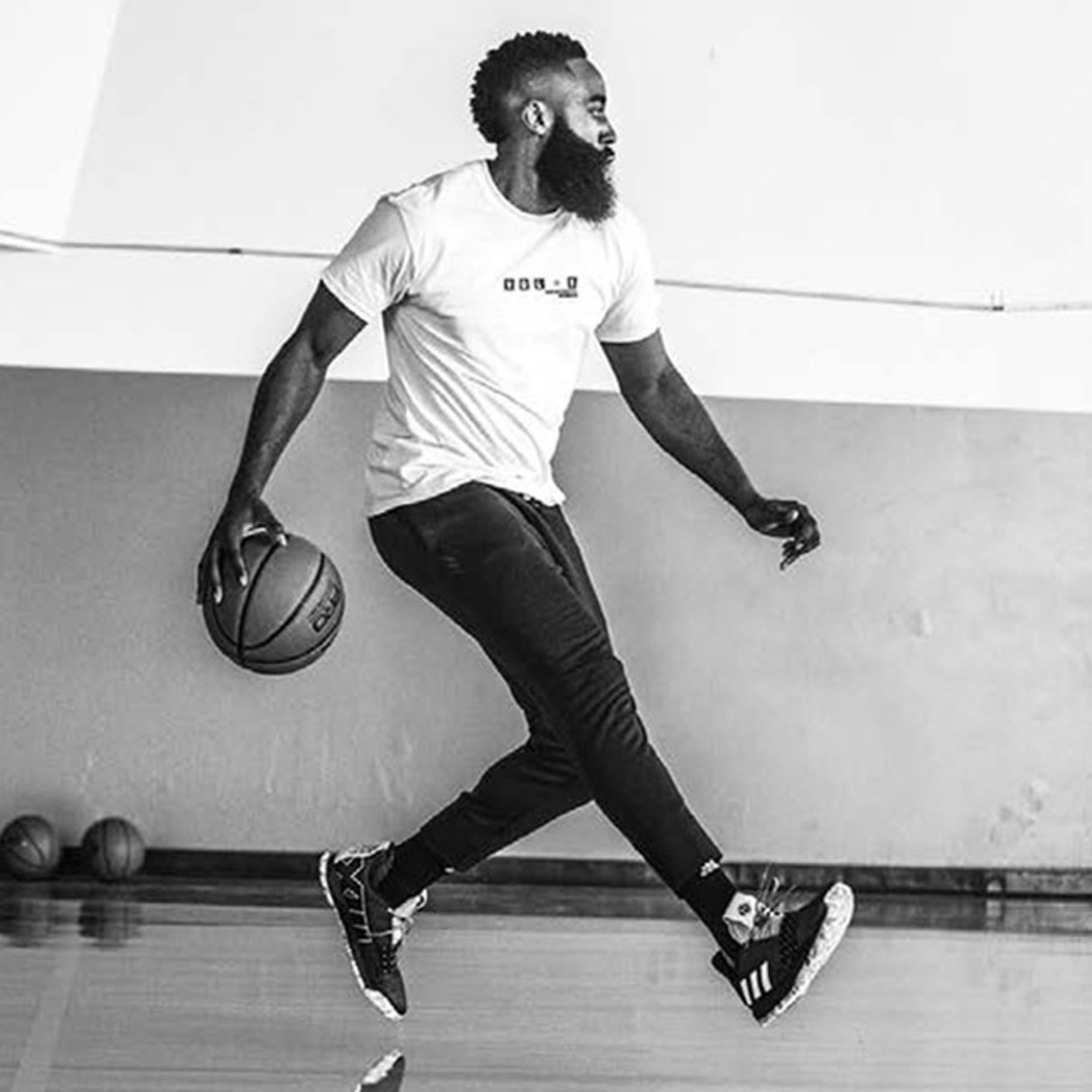 nba players wearing harden vol 4