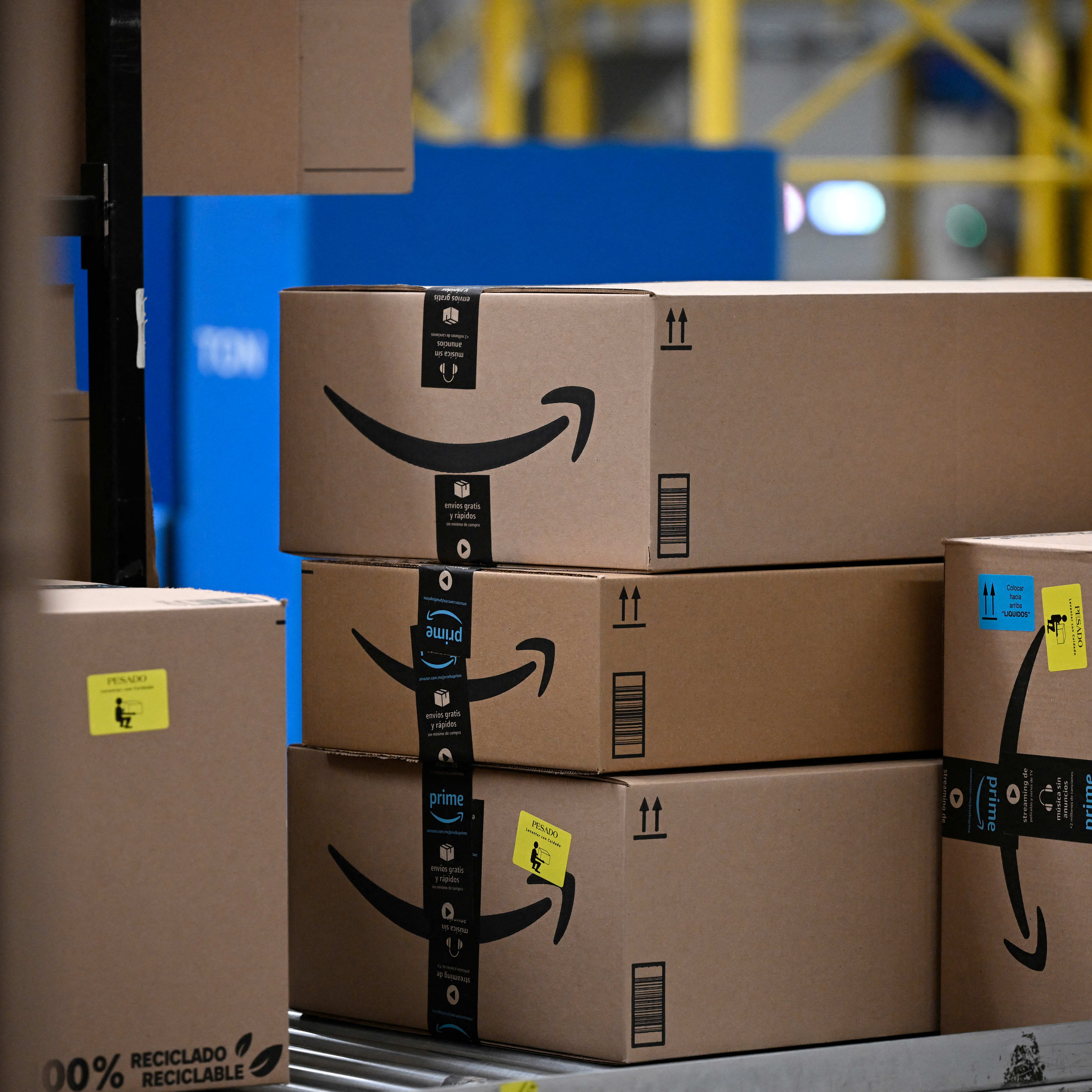 These $10 Hoodies That Are Very 'Comfy and Warm' Are Selling by the Thousands on Amazon