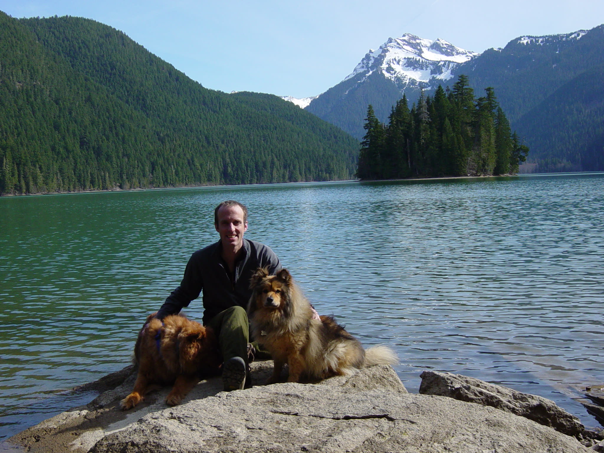 Essential Guide to Canoeing and Kayaking with Dogs - Men's Journal