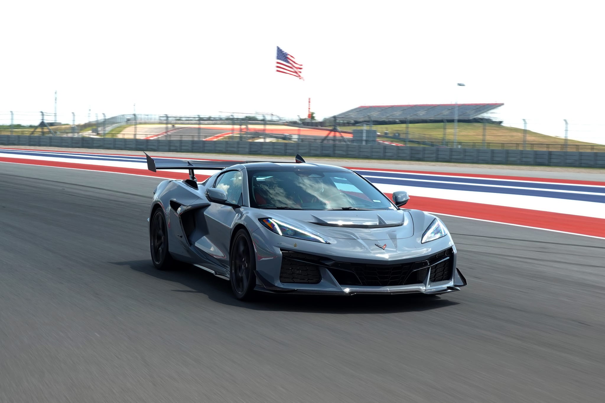2025 Chevrolet Corvette ZR1 Track Review - Men's Journal, image size:2048x1365