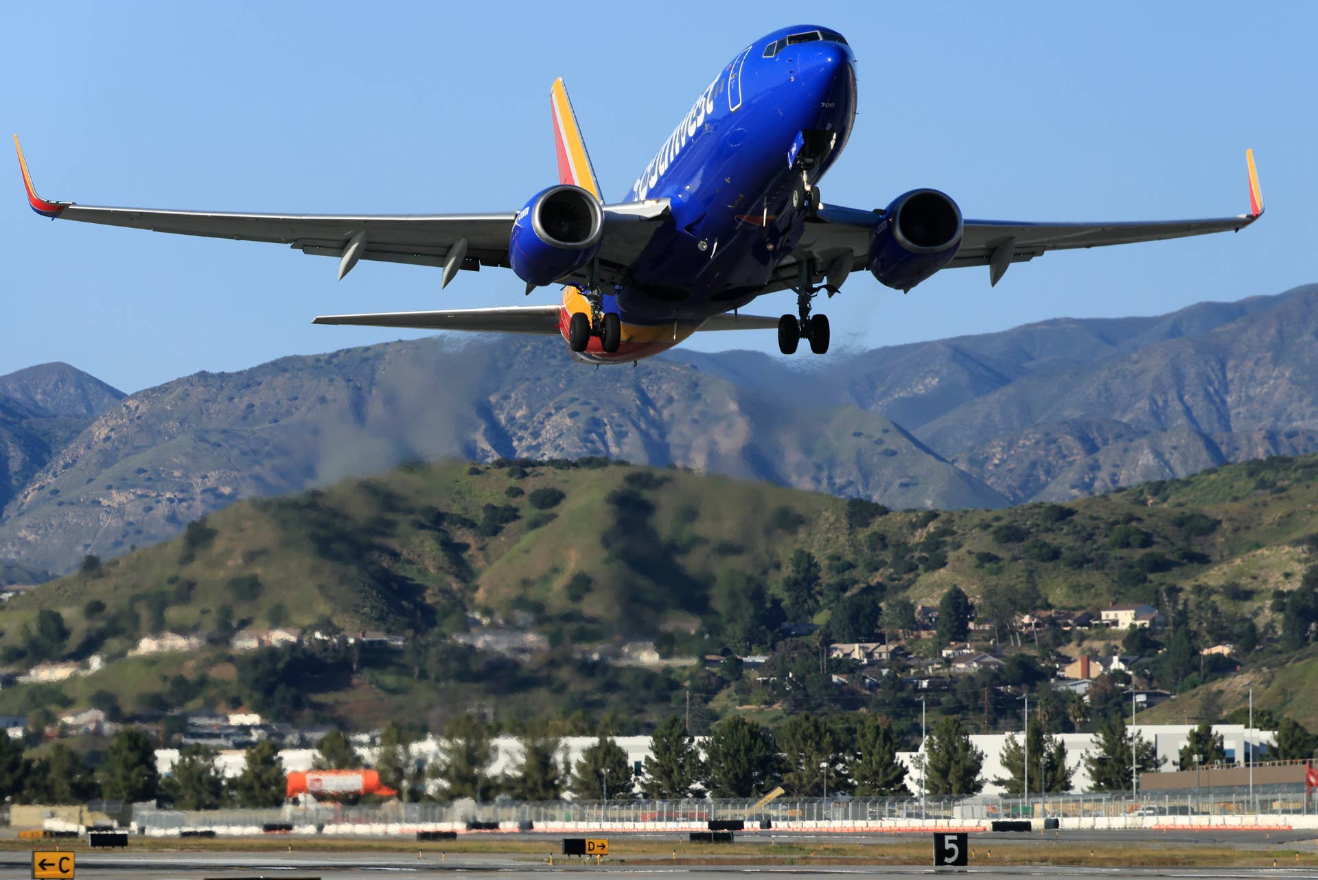Southwest Airlines Flight 2094 Video Shows Terrified Passengers With ...