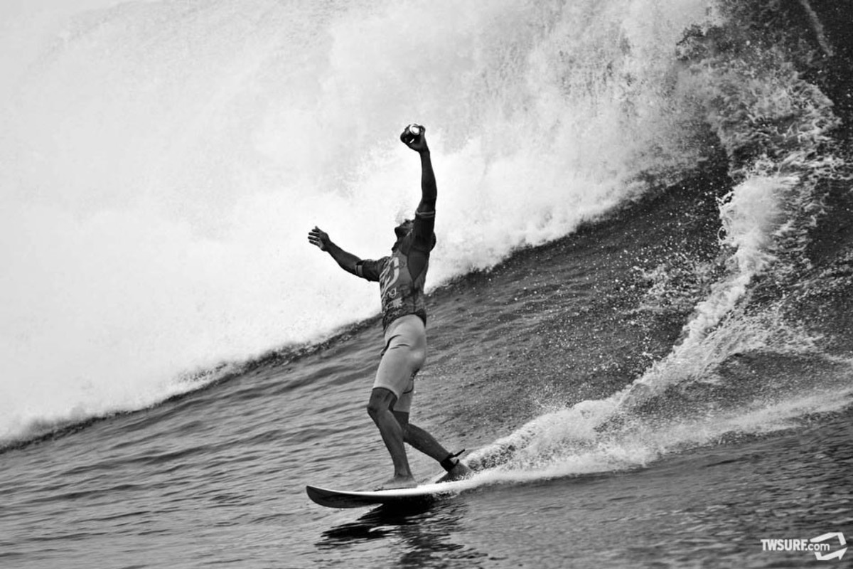 Kelly Slater After sealing the deal on the final heat of the 2005 Billabong Pro Tahiti, Kelly celebrated by chugging a beer in the tube at Teahupoo. Photo: Bielmann/SPL