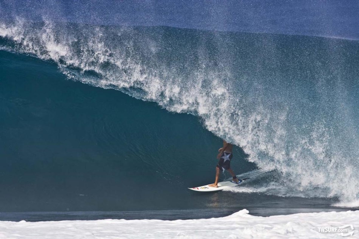 10-Time ASP World Champion Kelly Slater at Backdoor Pipeline on the North Shore of Oahu. Photo: Bielmann/SPL 