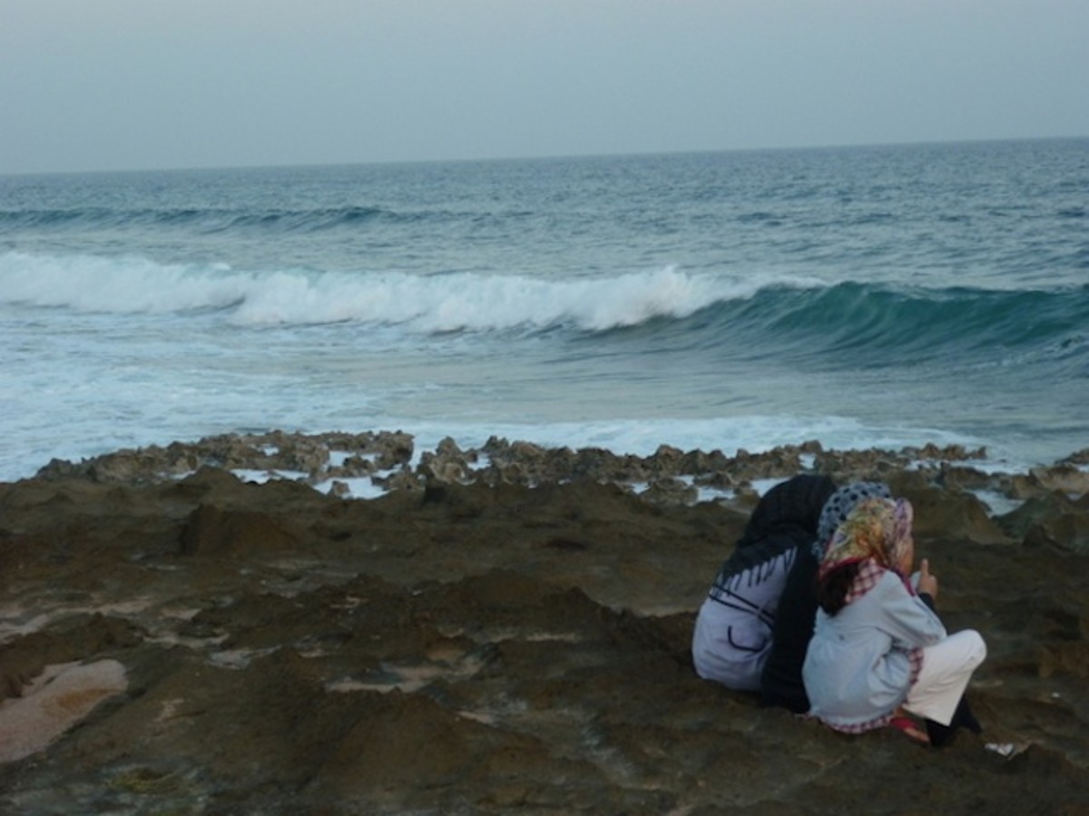 Local Iranian girls check the waves; photo contributed by Easkey Britton.