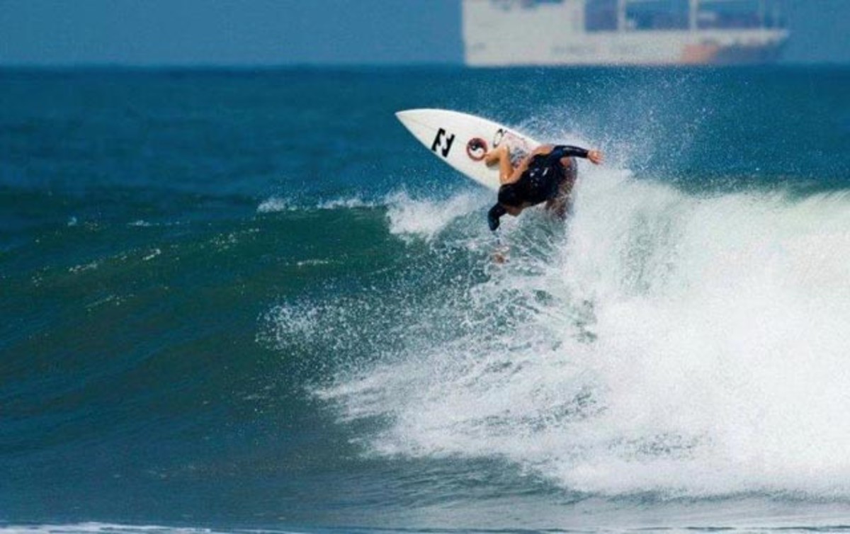 Alessa Quizon Surf
