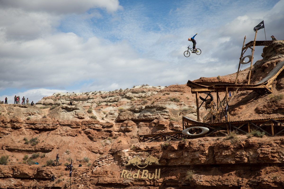 Kyle Strait – Action