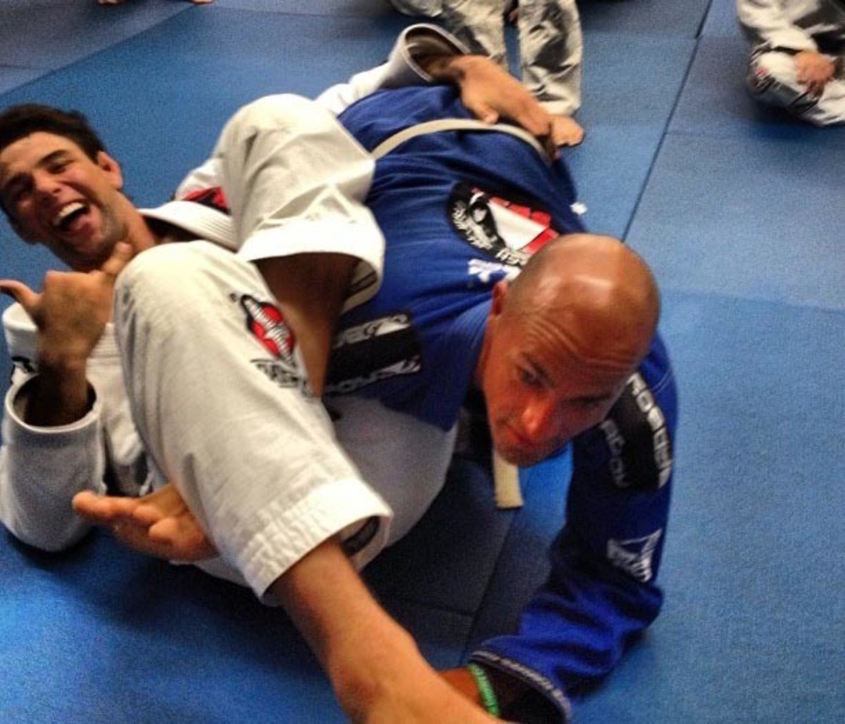 Kelly Slater i forced to tap out by Brazilian ultra heavyweight World Champion Marcus