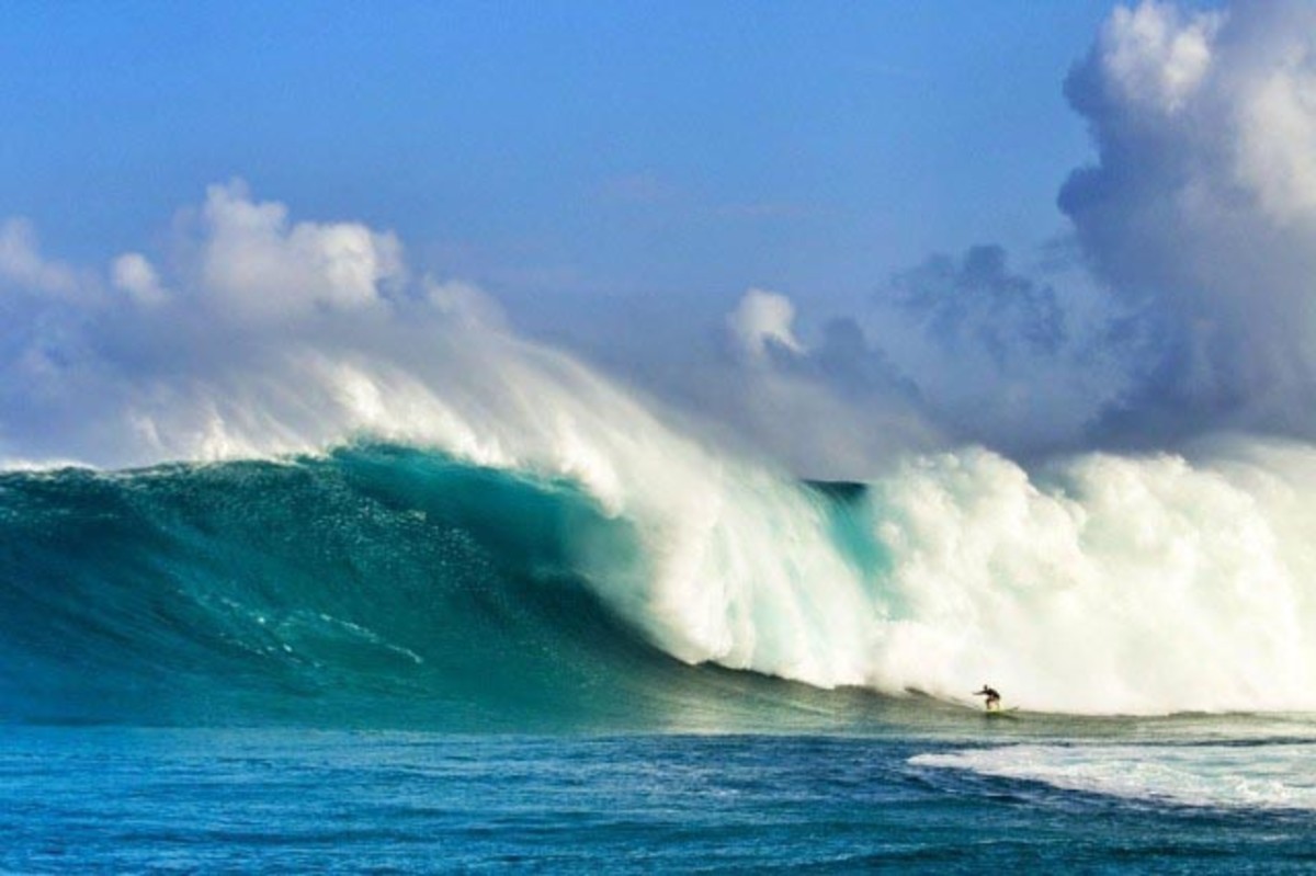 Professional surfer and North Shore of Oahu lifeguard Dave Wassel shares tips on how to hold your breath longer; photo by Noyle/Surfer magazine