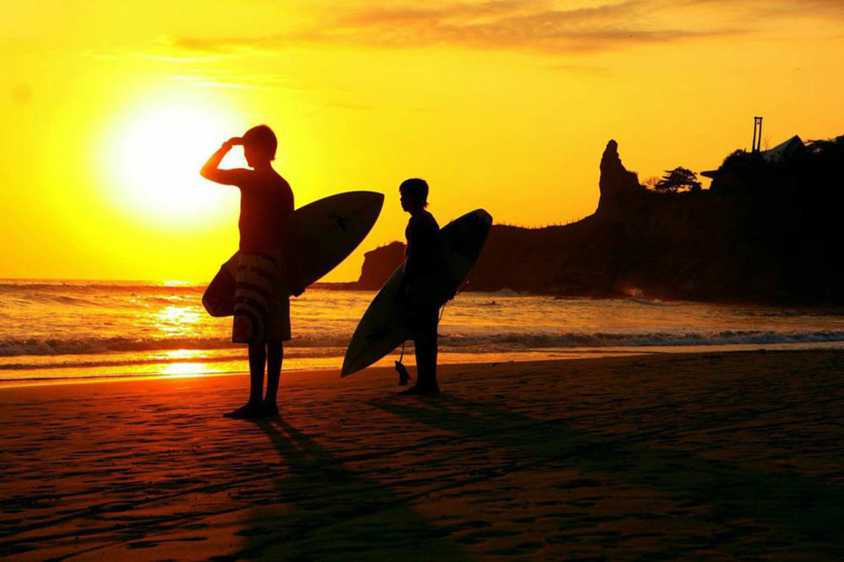 Ecuador surfing