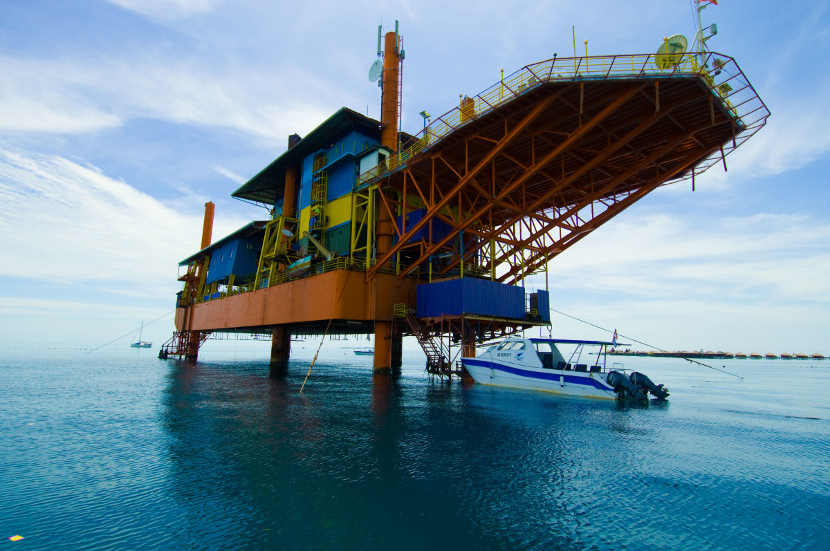 OIL RIG HOTEL