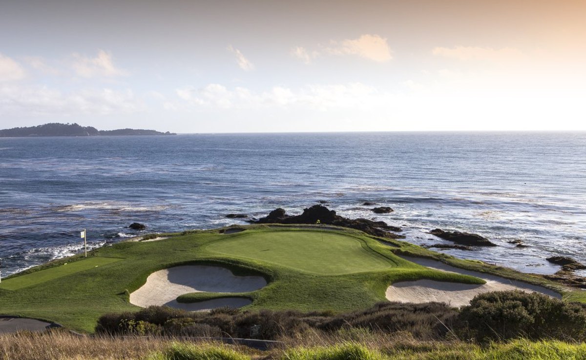 The wave breaks just a few 100 metres behind the 18th Hole's flag. Photo by Shutterstock