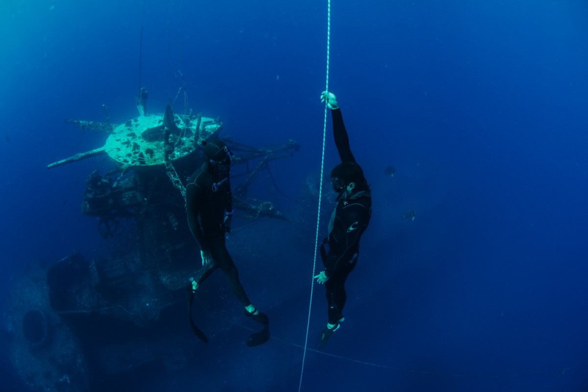 Joe instructs on the freediving component of the course. Photo by Russell Ord