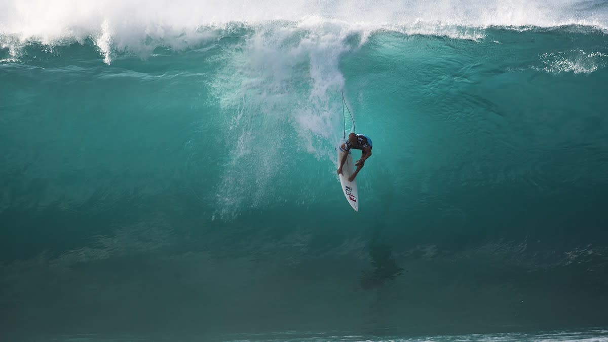 Kelly on the way to a record Pipe Masters win in 2013. Photo by WSL/Cestari