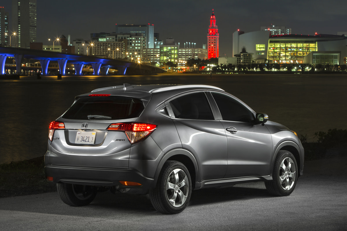 HR-V at night.