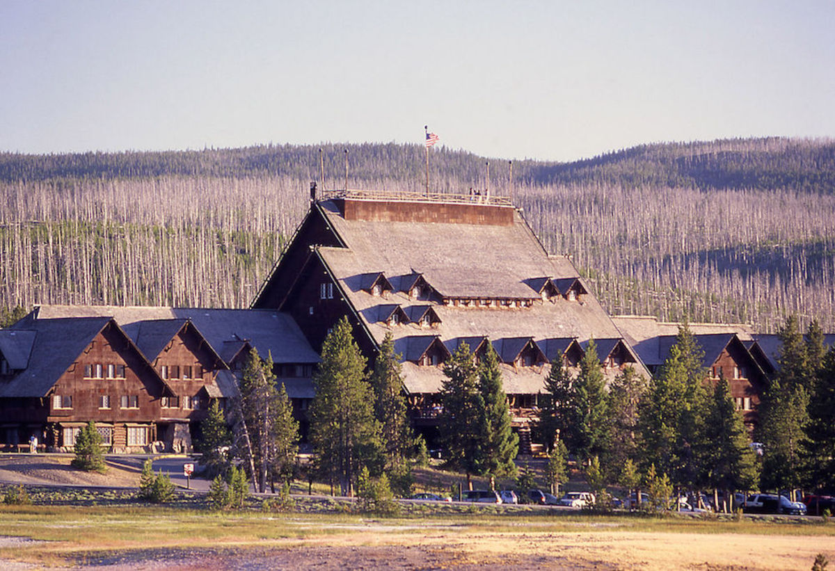 National Park Lodges - Old Faithful Inn