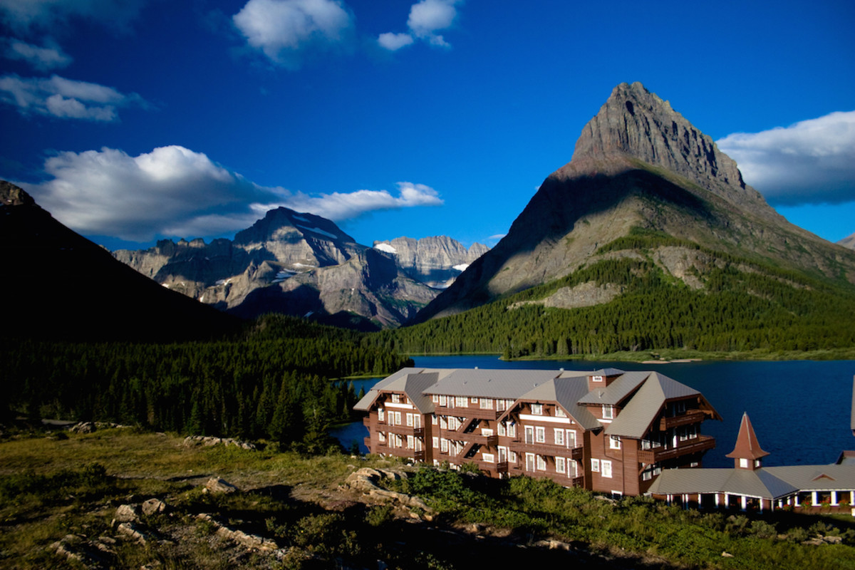 National Park Lodges - Many Glacier Hotel