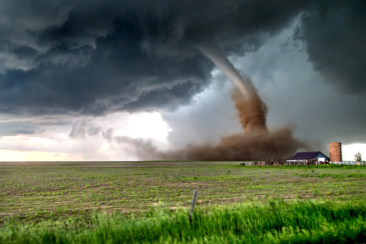 Storm chaser Brian Morganti enjoys epic day with 14 tornadoes in one hour. Photo: Brian A. Morganti/Stormeffects.com/Caters