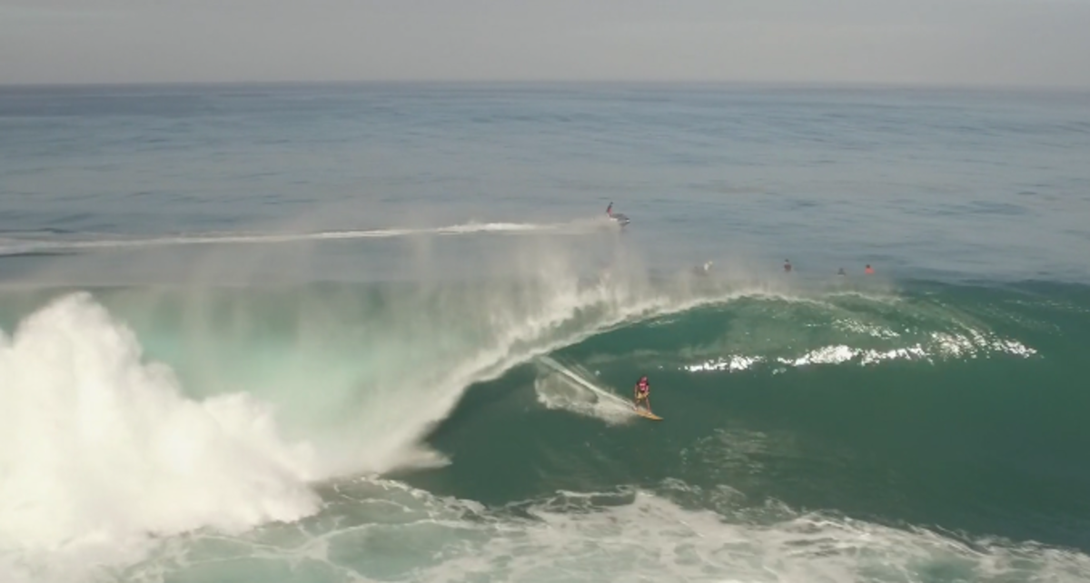 Tahiti Teahupoo Drone code orange swell wave