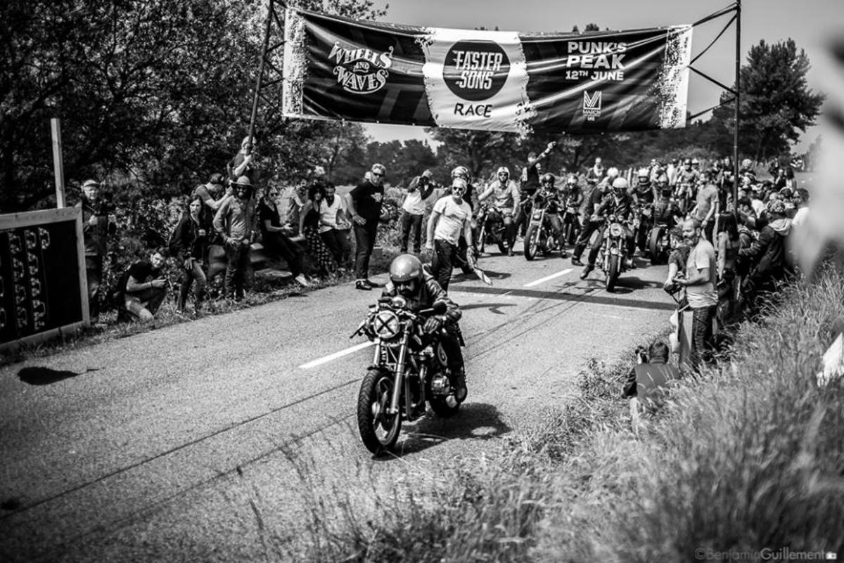 The crowds gather at the starting line. Photo by Wheels and Waves