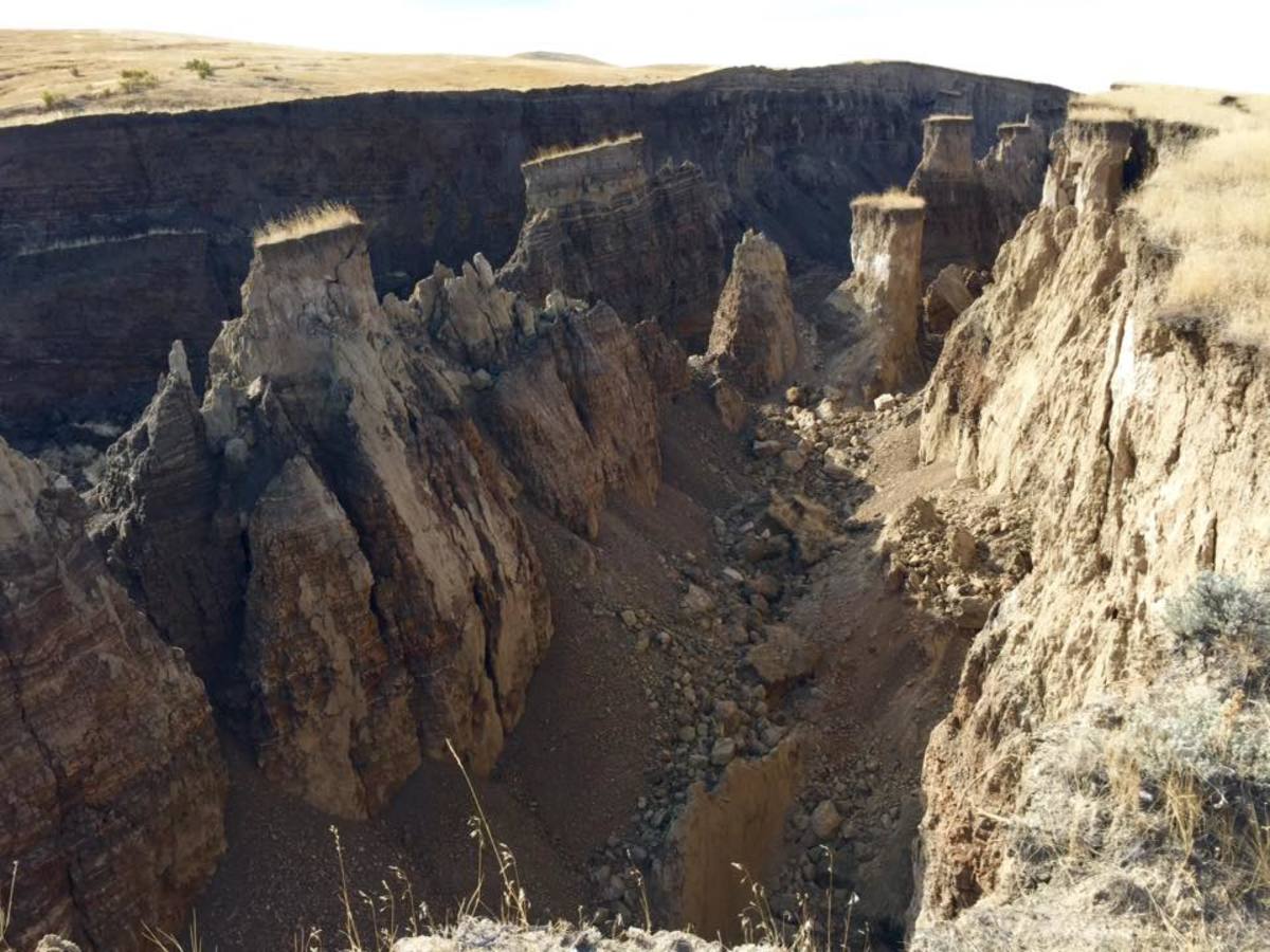 In some parts, the gaping hole appeared to look like a mini Grand Canyon.