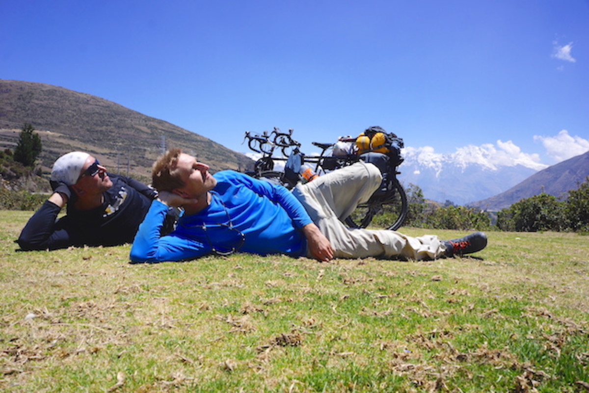 The brothers pause for a Moment of reflection on the route from Ayacucho to Huancayo. Photo. Dominik Dabrowski.