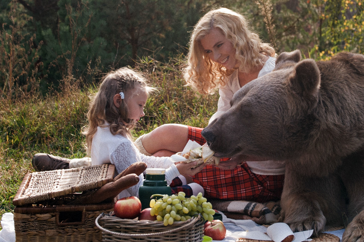 Nothing like sharing a picnic with a grizzly bear.