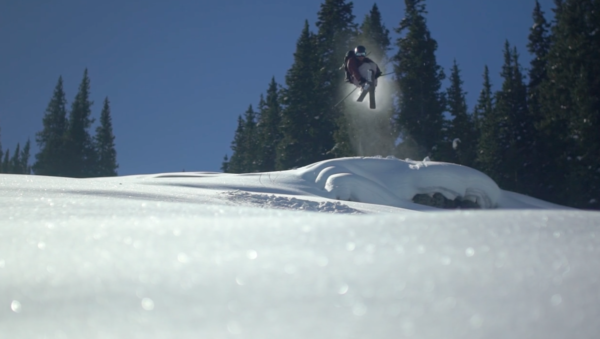 Weightless skiing powder